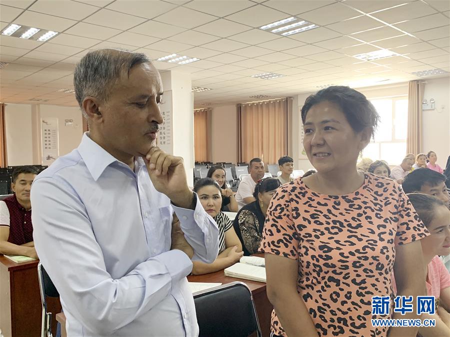 （圖文互動(dòng)）（2）多國(guó)駐華使節(jié)參訪新疆：中國(guó)反恐、去極端化經(jīng)驗(yàn)值得學(xué)習(xí)借鑒