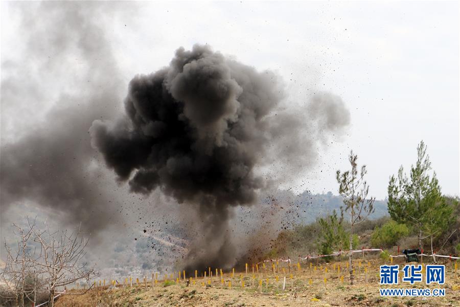 （國(guó)際&middot;圖文互動(dòng)）（4）通訊：&ldquo;中國(guó)軍人掃雷一如既往專業(yè)和敬業(yè)！&rdquo;&mdash;&mdash;記中國(guó)赴黎維和部隊(duì)完成&ldquo;藍(lán)線&rdquo;3個(gè)雷場(chǎng)清排任務(wù)