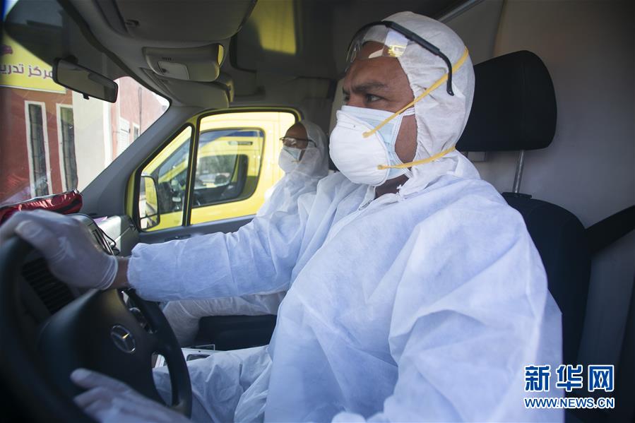(國際疫情·圖文互動(dòng))(10)通訊:埃及救護(hù)車?yán)锏?ldquo;逆行者”