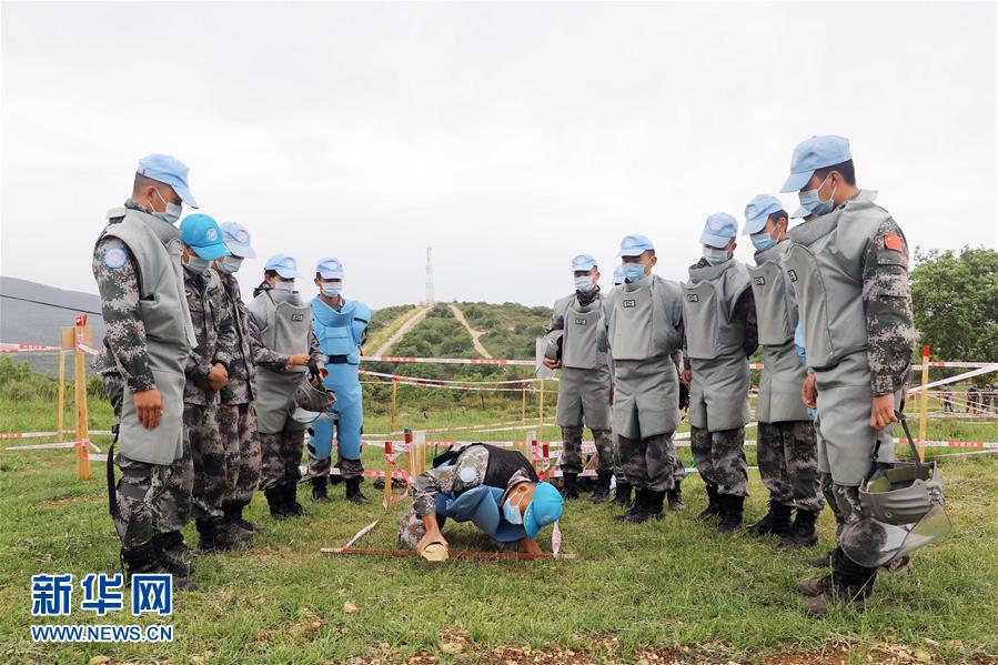 （國際&middot;圖文互動(dòng)）（4）通訊：&ldquo;中國式掃雷精準(zhǔn)且高效&rdquo;&mdash;&mdash;記聯(lián)黎官員視察中國維和官兵&ldquo;藍(lán)線&rdquo;掃雷訓(xùn)練