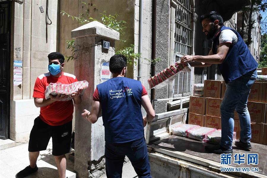 （國際疫情&middot;圖文互動）（2）通訊：疫情中，那抹笑容最難忘&mdash;&mdash;記向困難家庭發(fā)放愛心包裹的敘利亞青年志愿者