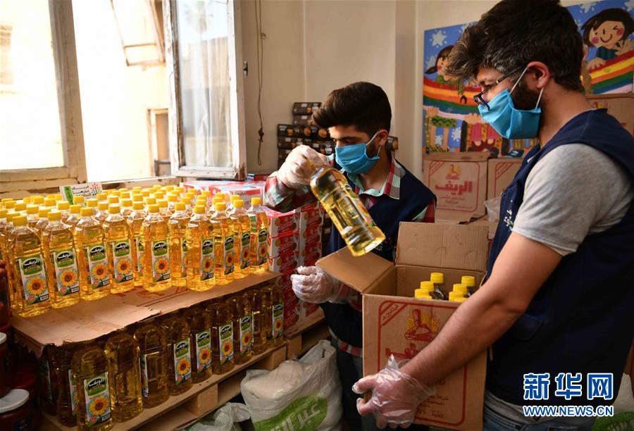 （國際疫情&middot;圖文互動）（6）通訊：疫情中，那抹笑容最難忘&mdash;&mdash;記向困難家庭發(fā)放愛心包裹的敘利亞青年志愿者