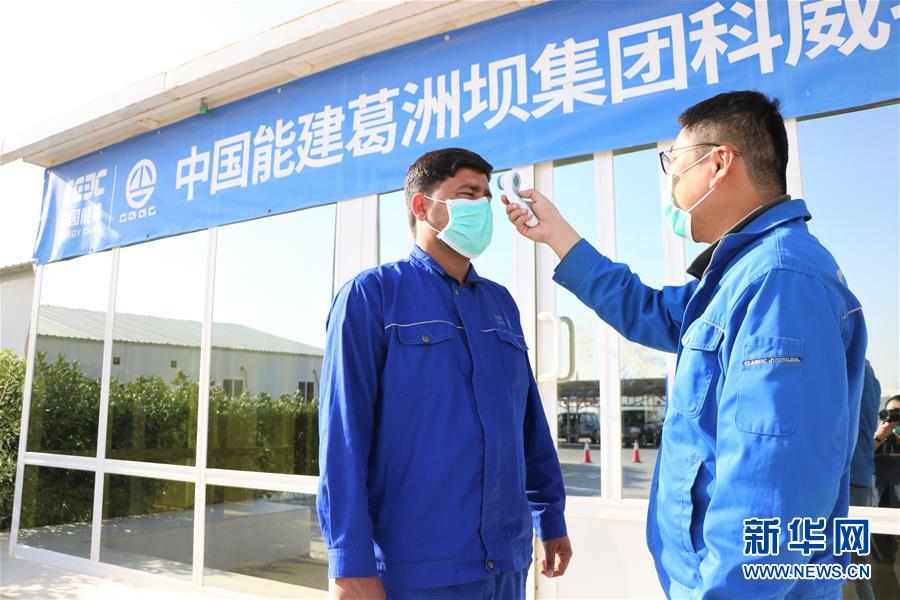 （國(guó)際疫情&middot;圖文互動(dòng)）（6）通訊：防疫、生產(chǎn)兩不誤，沙漠現(xiàn)&ldquo;棋盤(pán)&rdquo;&mdash;&mdash;記中企承建科威特住房基建項(xiàng)目