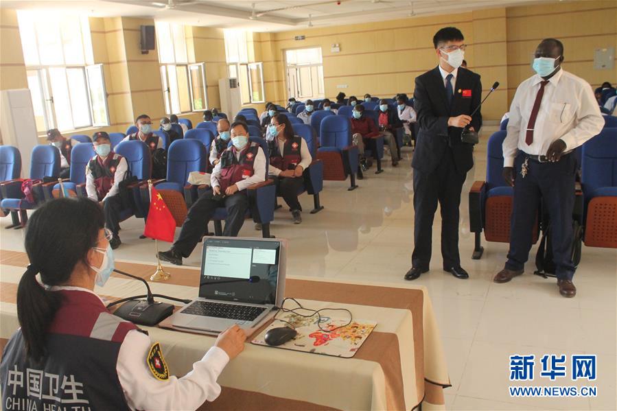 （國(guó)際&middot;圖文互動(dòng)）（1）中國(guó)抗疫醫(yī)療專家組對(duì)南蘇丹疫情防控人員開展培訓(xùn)