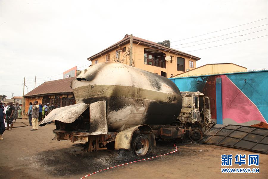 （國際&middot;圖文互動）（7）尼日利亞南部一燃?xì)庹颈ㄖ轮辽?人死亡