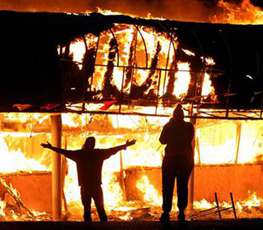 弗格森怒火 破碎的美國夢(mèng)