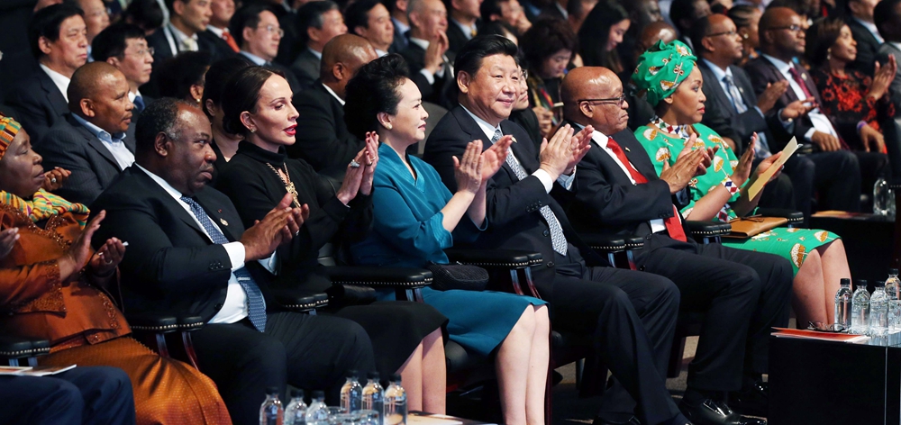 習(xí)近平夫婦出席南非&ldquo;中國年&rdquo;閉幕式文藝演出