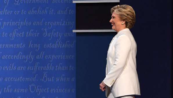 &ldquo;郵件門&rdquo;發(fā)酵：希拉里的&ldquo;水門丑聞&rdquo;還是FBI非法干政？