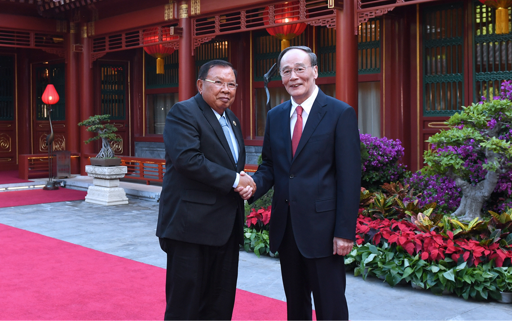 王岐山會見老撾人民革命黨中央總書記、國家主席本揚