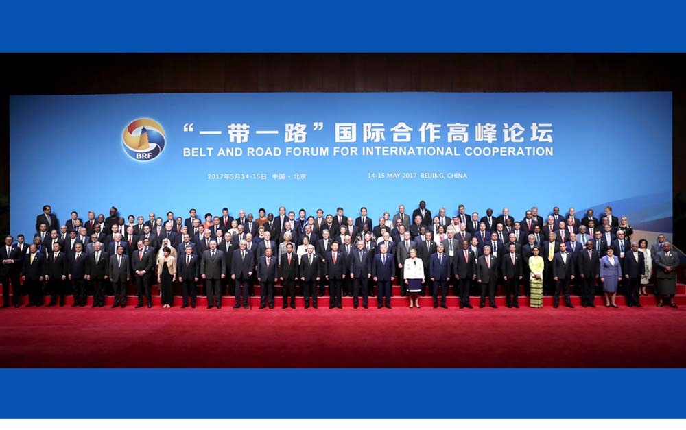 習近平同出席&ldquo;一帶一路&rdquo;國際合作高峰論壇的代表們合影