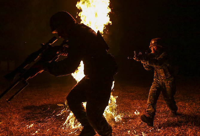 強(qiáng)軍DNA|福利貼，快來瞧狙擊手的瞄準(zhǔn)鏡里是啥樣