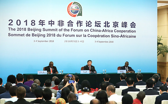 習(xí)近平同拉馬福薩、薩勒共同會(huì)見記者