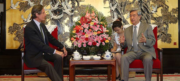 李從軍會(huì)見(jiàn)聯(lián)合國(guó)副秘書長(zhǎng)彼德&middot;朗斯基&middot;蒂芬索