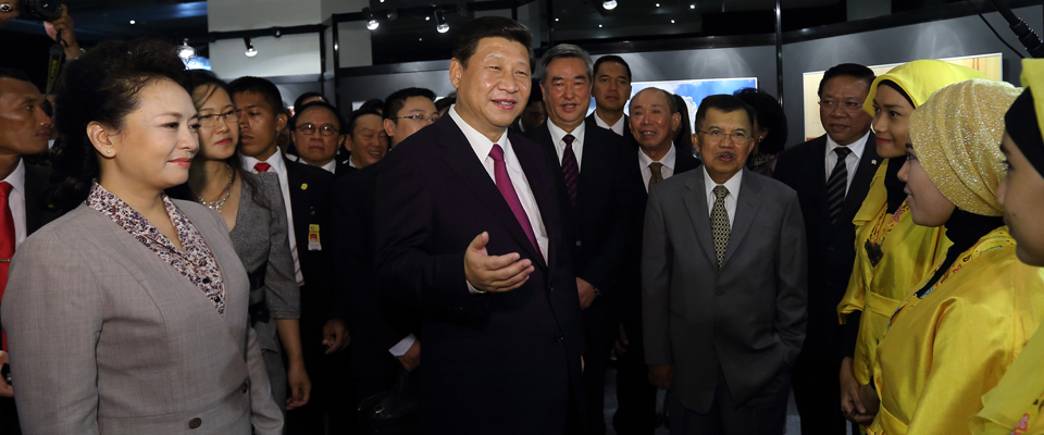 習近平參觀&ldquo;中印尼友好&rdquo;圖片展