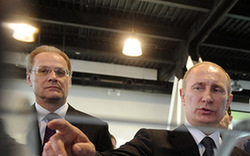 普京參觀科技展 戴3D墨鏡?？?高清)